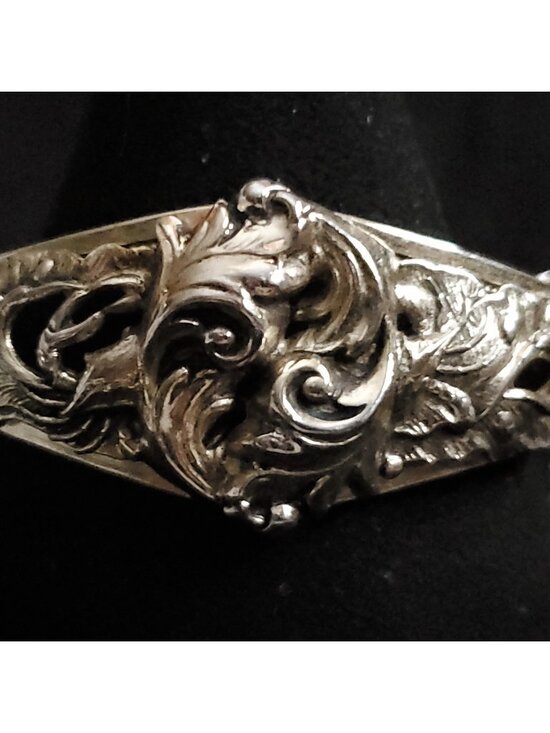 Whiting & Davis Jewelry - Vintage Whiting Davis Bracelet Bangle Gold Tone Repousse Hinged 6.5"